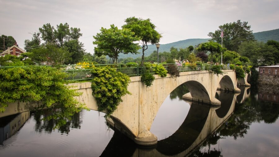 A thing to do in western Massachusetts called The Bridge of Flowers