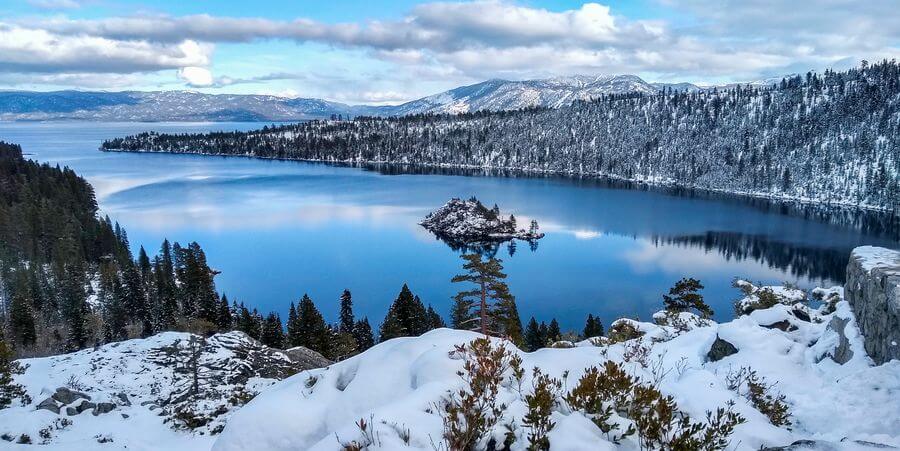 A beautiful view of Lake Tahoe in the winter