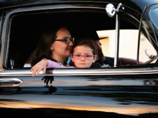 A family benefiting from good family road trip tips