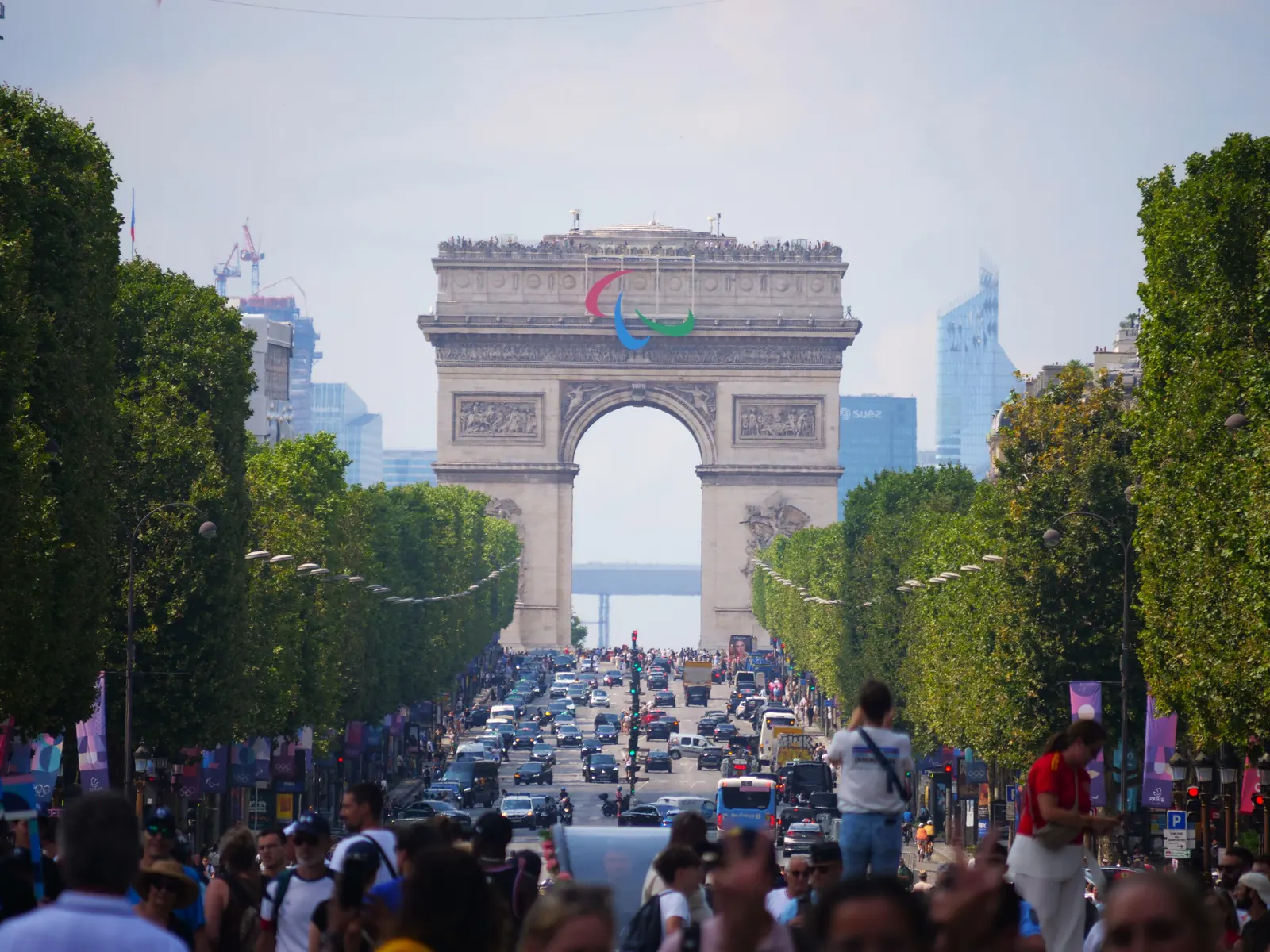 Crowds and traffic in front of the Arc de Triomphe in Paris