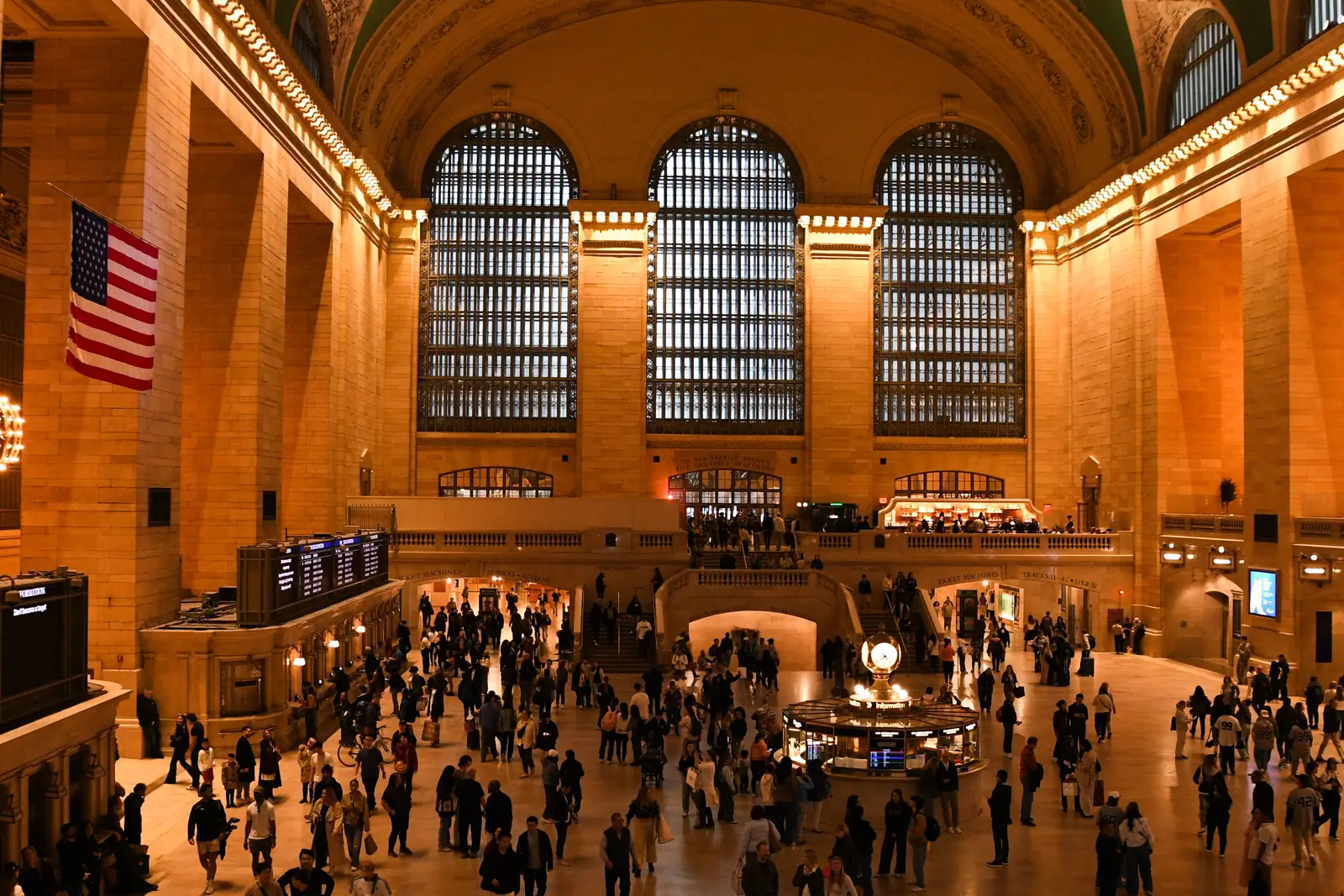 The main concourse of Grand Central Terminal busy with commuters