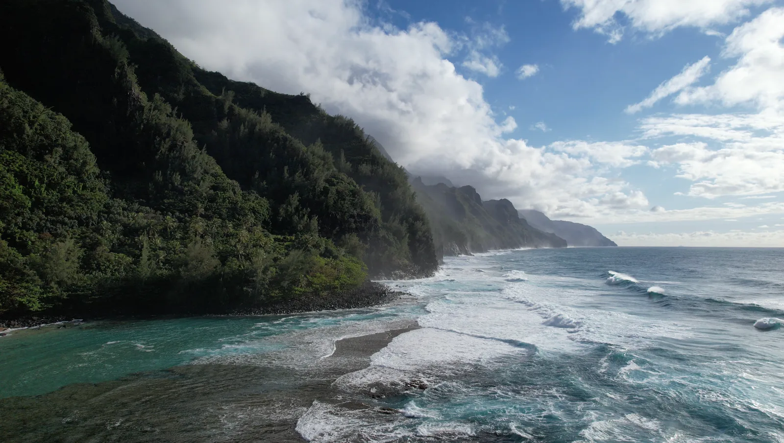 Kee Beach at the end of the road with the Na Pali cliffs behind it, Kauai
