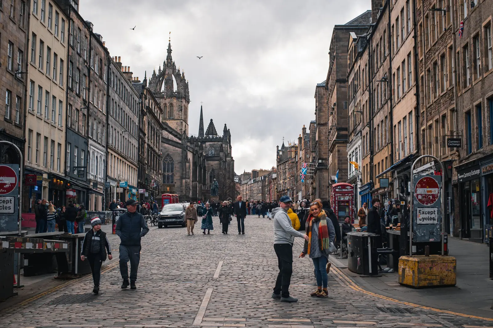 The Royal Mile in Edinburgh with St Giles' Cathedral behind