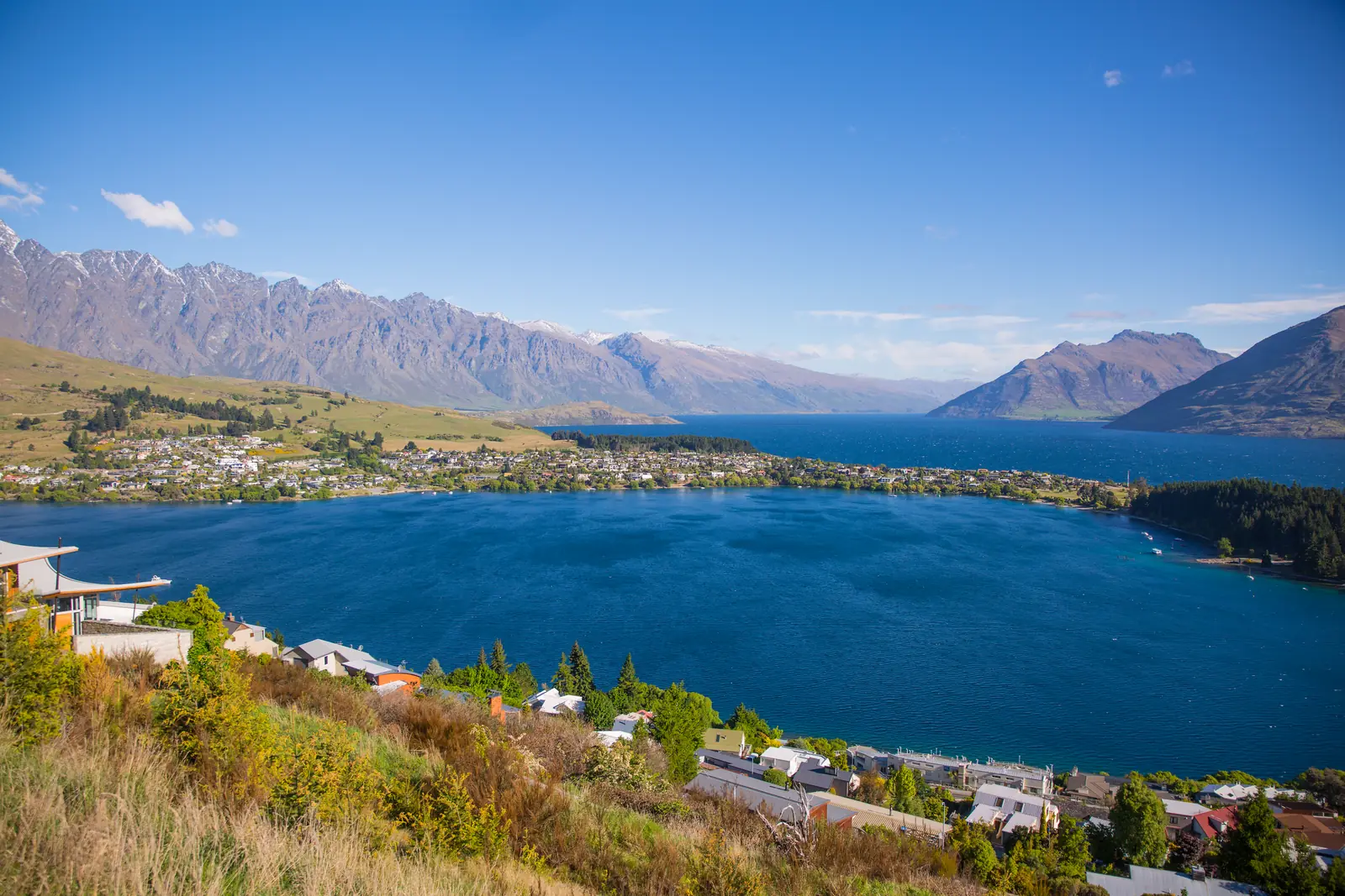 Queenstown sitting on the edge of Lake Wakatipu below the mountains