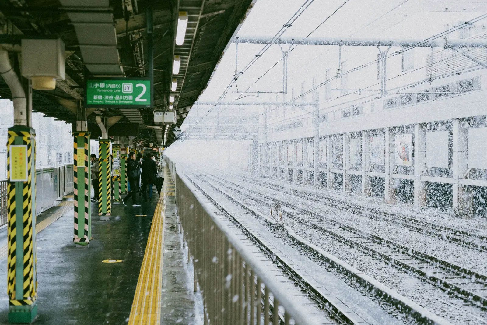A Tokyo train platform during heavy snowfall