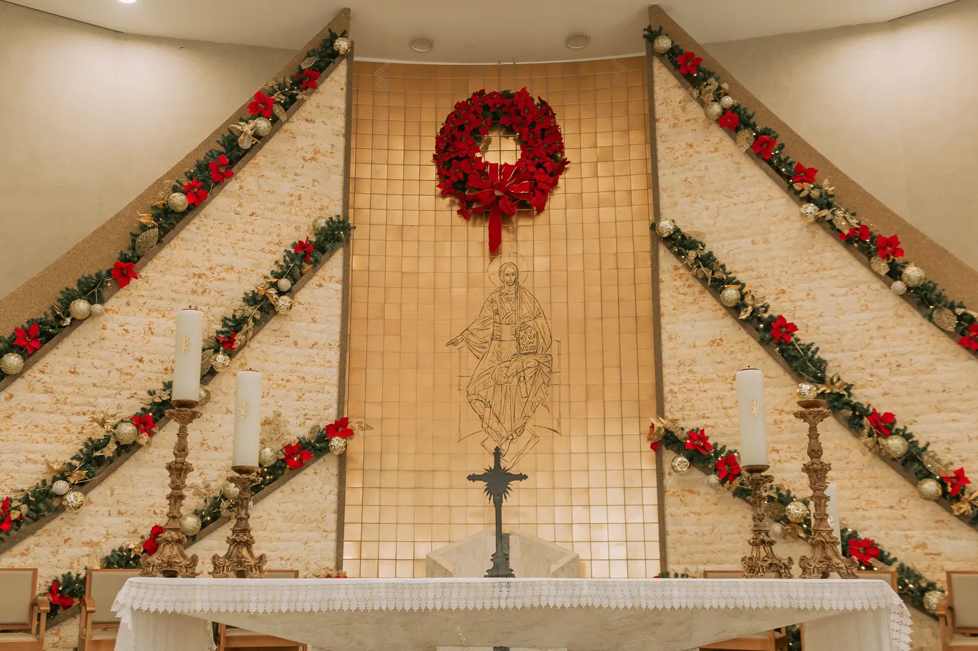 A church altar decorated with a Christmas wreath