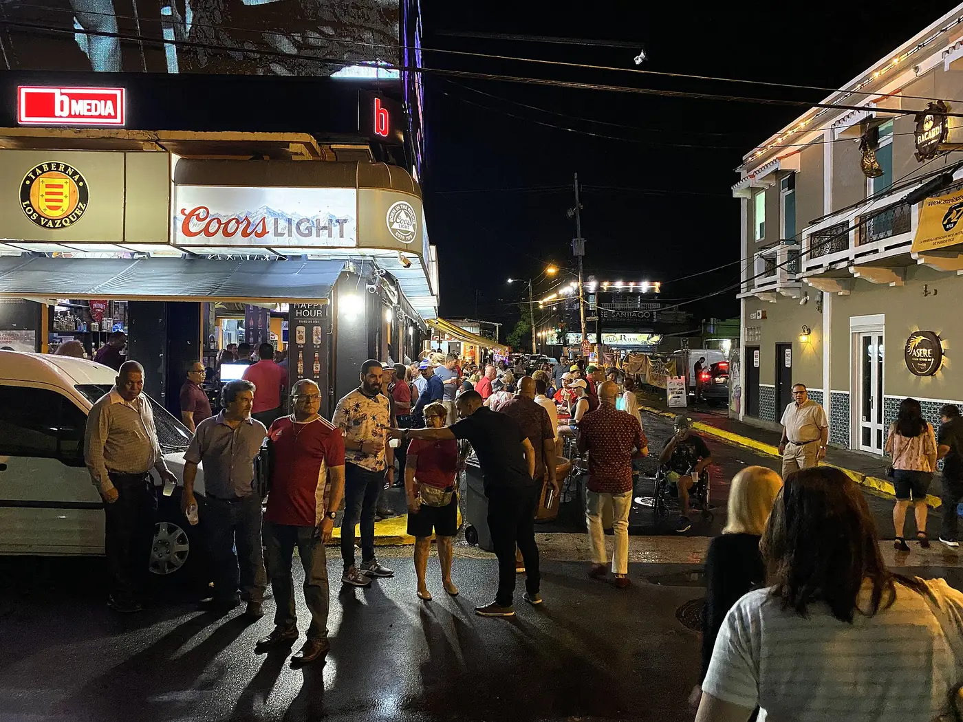 Crowds outside the bars at La Placita de Santurce at night