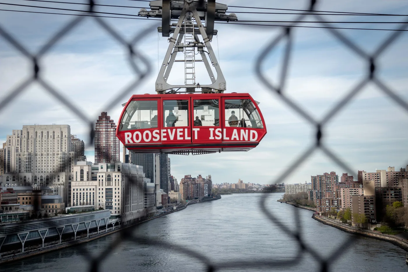 The Roosevelt Island Tram crossing the East River