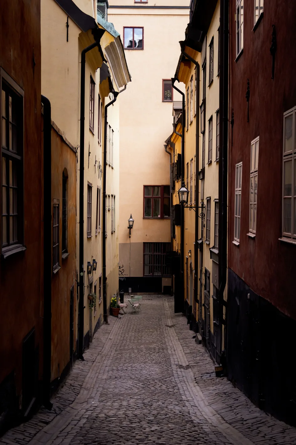 A narrow lane between old buildings in Gamla Stan