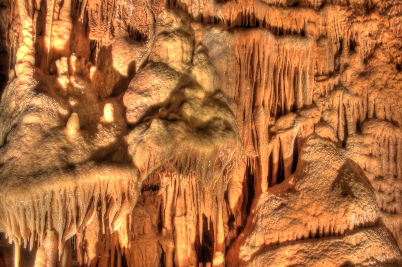 Stalactites and cave formations inside Natural Bridge Caverns, Texas